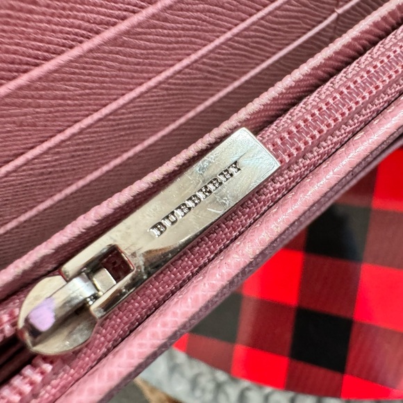 BURBERRY bi-fold wallet embossed leather pink check pattern long L-shaped zipper - Picture 16 of 17